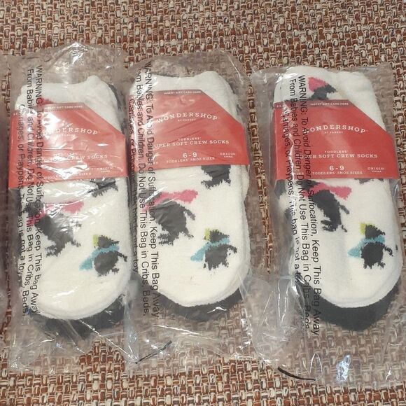 Christmas Socks 2 Pairs Per Package New - Picture 4 of 7